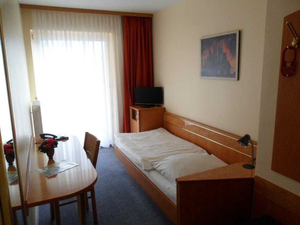 Hotel Europa Pforzheim Rum bild