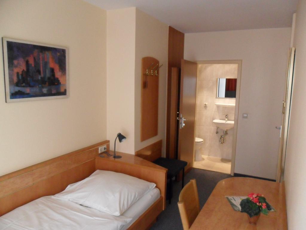 Hotel Europa Pforzheim Rum bild